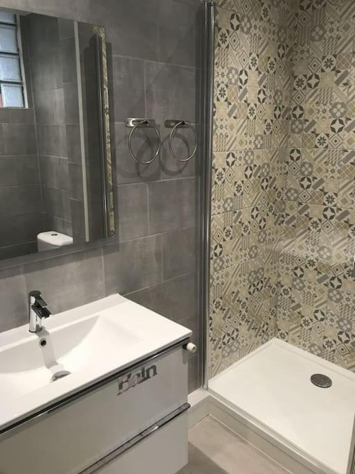 Bienvenue Chez Moi Apartment Calais Bagian luar foto