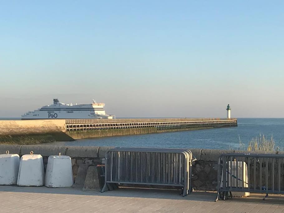 Bienvenue Chez Moi Apartment Calais Bagian luar foto