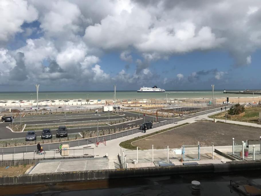 Bienvenue Chez Moi Apartment Calais Bagian luar foto