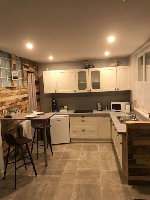 Bienvenue Chez Moi Apartment Calais Bagian luar foto